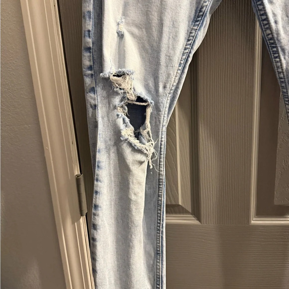 Aeropostale stretchy Cheeky jeggings distressed light blue denim Size 8 - Picture 5 of 8